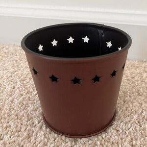 Small Metal Primitive Holder - Great for Candles! - Like New!